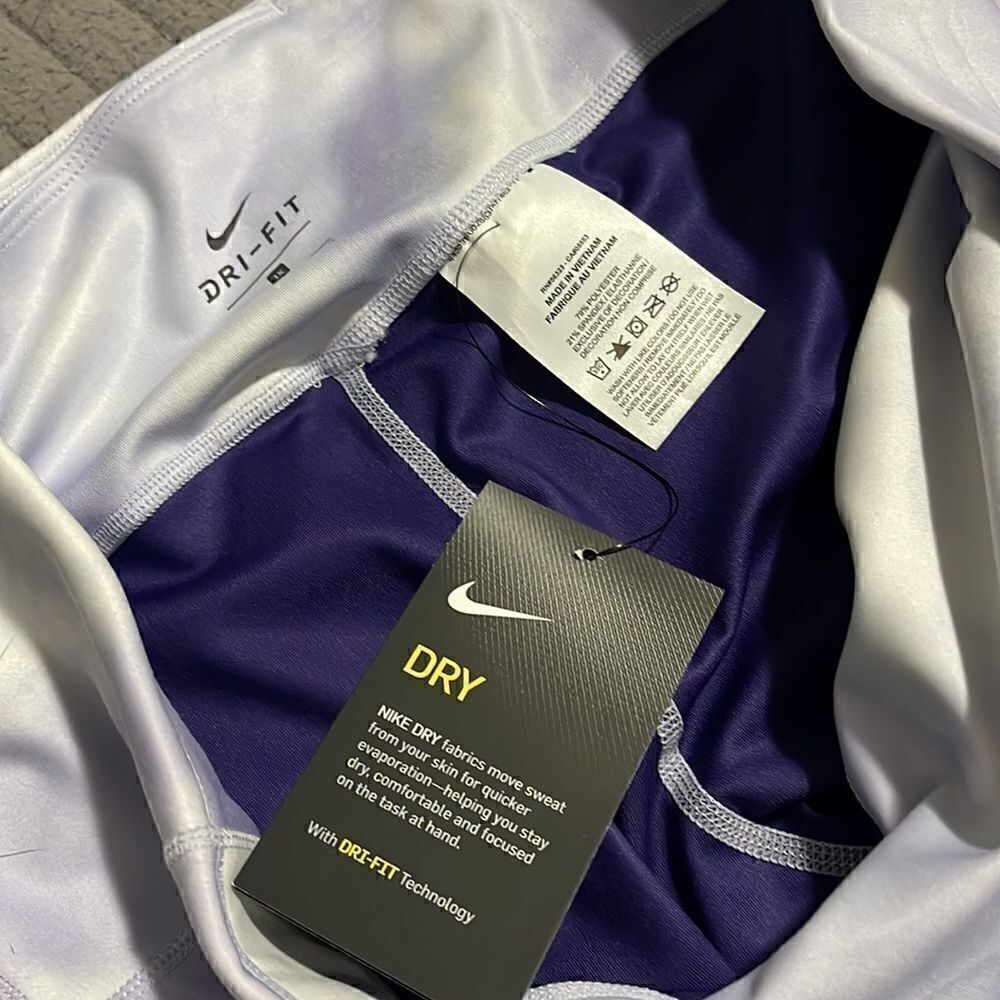 Nike | Plus Size One Icon Clash Cropped - Picture 4 of 4